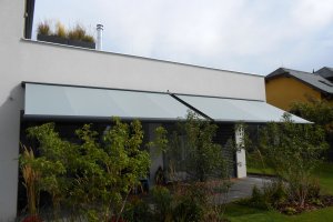 Kazetová markýza Aresbox a Arkobox RAL 7016 antracitová, realizace Bohemiaflex CS