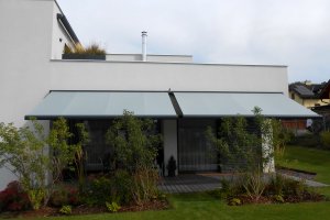 Kazetová markýza Aresbox a Arkobox RAL 7016 antracitová, realizace Bohemiaflex CS