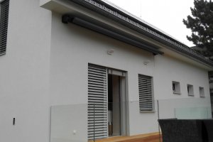 Kazetová markýza Arkobox, 5200 x 4000 mm, RAL 7016 antracitová, realizace Bohemiaflex CS