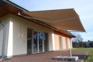 Markýza Sirius, 6 000 x 3 500 mm, RAL 1013 krémová, realizace Bohemiaflex CS