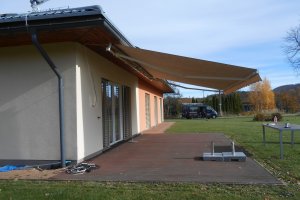 Markýza Sirius, 6 000 x 3 500 mm, RAL 1013 krémová, realizace Bohemiaflex CS