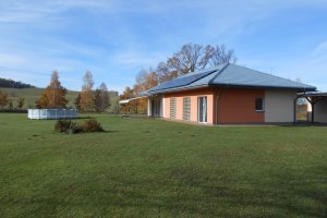 Markýza Sirius, 6 000 x 3 500 mm, RAL 1013 krémová, realizace Bohemiaflex CS