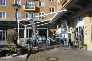 Pergola Linie + Screen Zipy, restaurace Ellas Ostrava, realizace Bohemiaflex CS