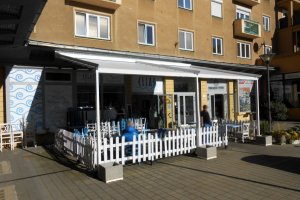Pergola Linie + Screen Zipy, restaurace Ellas Ostrava, realizace Bohemiaflex CS