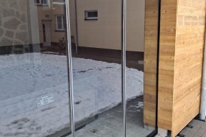 Skleněné posuvné stěny, RAL 9005, 2 390 x 2 104 mm, realizace Bohemiaflex CS