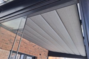 Terasová markýza Latin 40, RAL 9005 černá, realizace Bohemiaflex CS