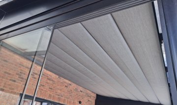 Terasová markýza Latin 40, RAL 9005 černá, realizace Bohemiaflex CS