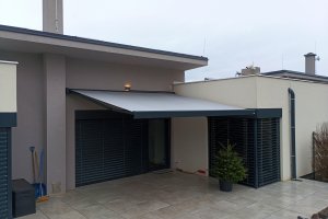 Kazetová markýza Alandbox, RAL 7016 antracitová, 4000 x 3500 mm, realizace Bohemiaflex CS