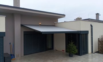 Kazetová markýza Alandbox, RAL 7016 antracitová, 4000 x 3500 mm, realizace Bohemiaflex CS