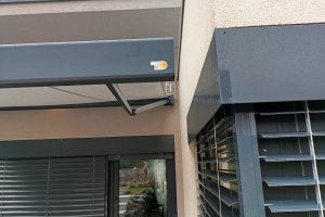 Kazetová markýza Alandbox, RAL 7016 antracitová, 4000 x 3500 mm, realizace Bohemiaflex CS