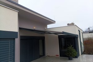 Kazetová markýza Alandbox, RAL 7016 antracitová, 4000 x 3500 mm, realizace Bohemiaflex CS