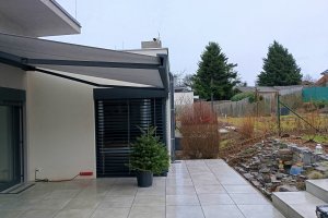 Kazetová markýza Alandbox, RAL 7016 antracitová, 4000 x 3500 mm, realizace Bohemiaflex CS