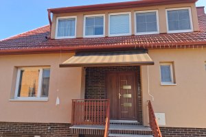 Kazetová markýza Aresbox, RAL 8014 hnědá, 3000 x 2000 mm, realizace Bohemiaflex CS