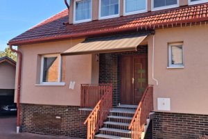 Kazetová markýza Aresbox, RAL 8014 hnědá, 3000 x 2000 mm, realizace Bohemiaflex CS