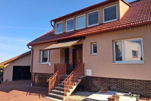 Kazetová markýza Aresbox, RAL 8014 hnědá, 3000 x 2000 mm, realizace Bohemiaflex CS