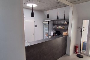 Svislá markýza Screen Zip 95, RAL 9010 bílá, muzeum Müllerův dům, Opava, realizace Bohemiaflex CS