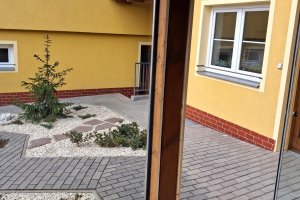 Skleněné posuvné stěny, RAL 7016, 2 190 x 2 160 mm, 1 260 x 2 160 mm, 3 820 x 2 160 mm, realizace Bohemiaflex CS