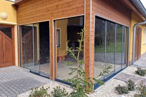 Skleněné posuvné stěny, RAL 7016, 2 190 x 2 160 mm, 1 260 x 2 160 mm, 3 820 x 2 160 mm, realizace Bohemiaflex CS