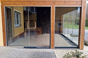 Skleněné posuvné stěny, RAL 7016, 2 190 x 2 160 mm, 1 260 x 2 160 mm, 3 820 x 2 160 mm, realizace Bohemiaflex CS