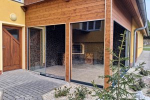 Skleněné posuvné stěny, RAL 7016, 2 190 x 2 160 mm, 1 260 x 2 160 mm, 3 820 x 2 160 mm, realizace Bohemiaflex CS