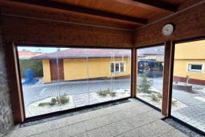 Skleněné posuvné stěny, RAL 7016, 2 190 x 2 160 mm, 1 260 x 2 160 mm, 3 820 x 2 160 mm, realizace Bohemiaflex CS