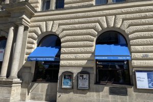 Výklopné markýzy RIMINI PLUS, Restaurace Bruxx, Praha, realizace Bohemiaflex CS