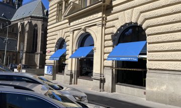 Výklopné markýzy RIMINI PLUS, Restaurace Bruxx, Praha, realizace Bohemiaflex CS
