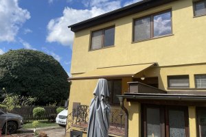 Kazetová markýza Aresbox RAL 8014 hnědá, rozměr 3 500 x 2 500 mm, realizace Bohemiaflex CS