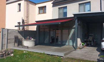 Kazetová markýza Alandbox RAL 7016 antracit, rozměr 5 500 x 3 500 mm, realizace Bohemiaflex CS