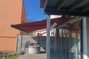 Kazetová markýza Alandbox RAL 7016 antracit, rozměr 5 500 x 3 500 mm, realizace Bohemiaflex CS