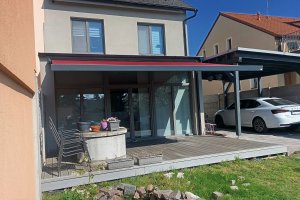 Kazetová markýza Alandbox RAL 7016 antracit, rozměr 5 500 x 3 500 mm, realizace Bohemiaflex CS