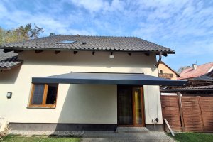 Kazetová markýza Alandbox s led páskem, RAL 7016 antracit, rozměr 4 000 x 3 000 mm, realizace Bohemiaflex CS