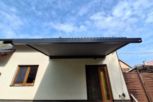 Kazetová markýza Alandbox s led páskem, RAL 7016 antracit, rozměr 4 000 x 3 000 mm, realizace Bohemiaflex CS