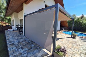 Markýza Sandra EXT, RAL 7016 antracit, rozměr 3 845 x 2 470 mm, realizace Bohemiaflex CS