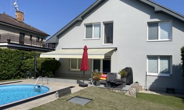 Markýza Sirius, 5 500 x 3 500 mm, RAL 9006 šedostříbrná jemná struk., realizace Bohemiaflex CS
