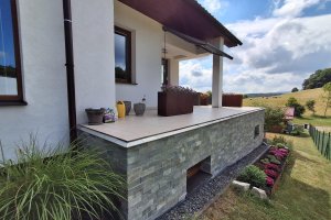 Kazetová markýza Aresbox RAL 7011 šedá, rozměr 2 500 x 2 000 mm, realizace Bohemiaflex CS