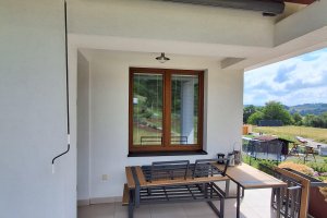 Kazetová markýza Aresbox RAL 7011 šedá, rozměr 2 500 x 2 000 mm, realizace Bohemiaflex CS