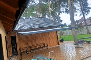 Kazetová markýza Alandbox, RAL 7016 antracit, rozměr 5 080 x 3 500 mm, realizace Bohemiaflex CS