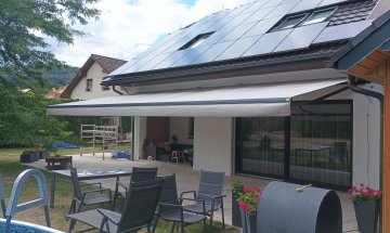 Markýza Sirius, 9 200 x 4 000 mm, RAL 7016 antracit jemná struk., realizace Bohemiaflex CS