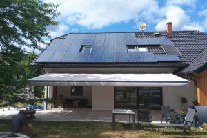 Markýza Sirius, 9 200 x 4 000 mm, RAL 7016 antracit jemná struk., realizace Bohemiaflex CS