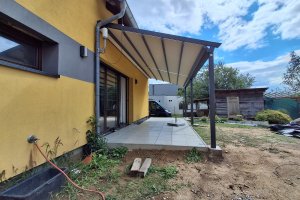 Pergola Linie, 3 620 × 2 850 mm (2ks), RAL V05 (podobná RAL 7016) antracit se strukturou, realizace Bohemiaflex CS