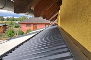 Pergola Linie, 3 620 × 2 850 mm (2ks), RAL V05 (podobná RAL 7016) antracit se strukturou, realizace Bohemiaflex CS