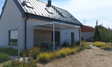 Pergola Latin 80, RAL 9010 bílá, rozměr 5 060 x 3 170 mm, realizace Bohemiaflex CS