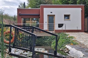 Kazetová markýza Aresbox, RAL 7016 antracit jemná struktura, Bungalov u Draka Vřesina,  rozměr 2 950 x 2 500 mm, realizace Bohemiaflex CS