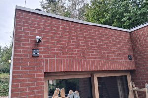 Kazetová markýza Aresbox, RAL 7016 antracit jemná struktura, Bungalov u Draka Vřesina,  rozměr 2 950 x 2 500 mm, realizace Bohemiaflex CS